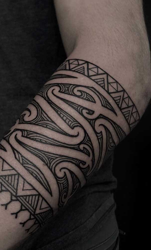 Não tenha medo de fazer uma tatuagem tribal para representar o que você é.