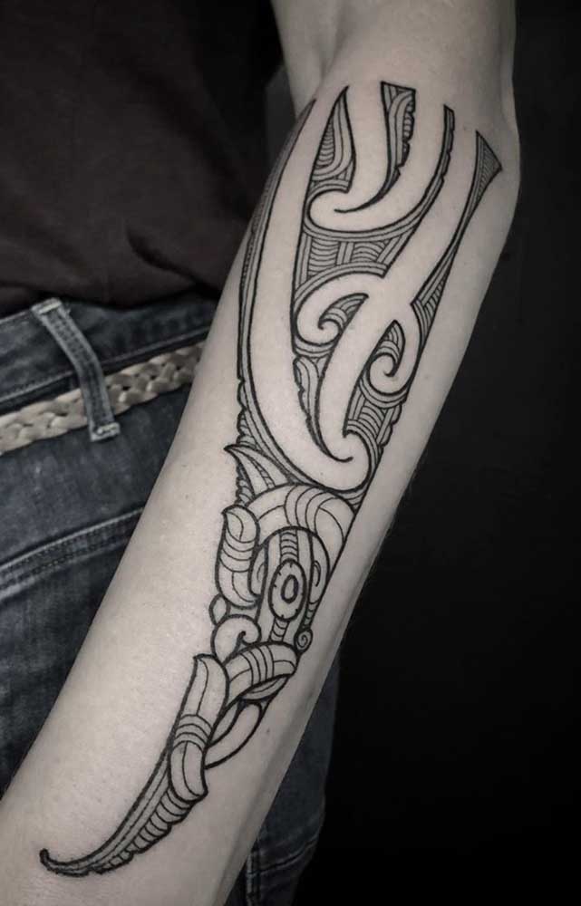 Escolha um bom tatuador quando for fazer a sua tatuagem tribal.