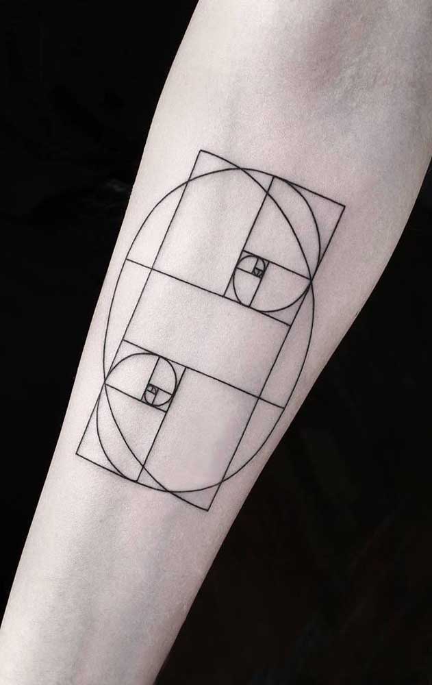 As formas abstratas são ótimas para servirem como desenho em uma tatuagem tumblr, já que os traços são finos e leves.