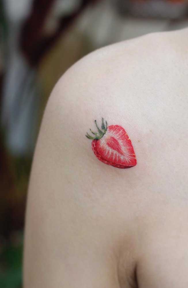 O ombro é outra área queridinha pelas mulheres na hora de fazer uma tatuagem, ainda mais se for uma no estilo tumblr.