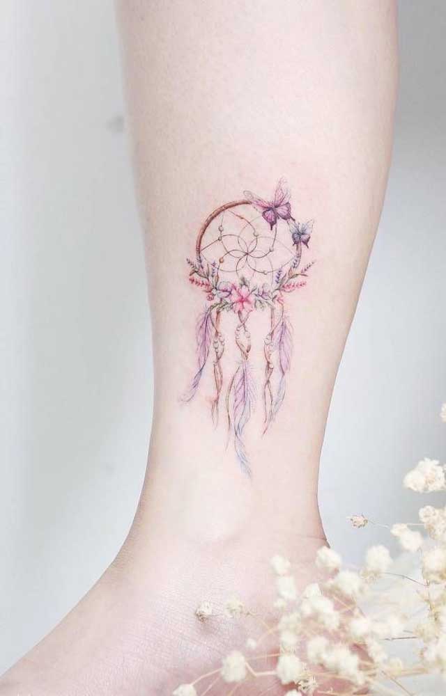 Olha que desenho mais fofo e delicado para servir como tatuagem tumblr na perna.