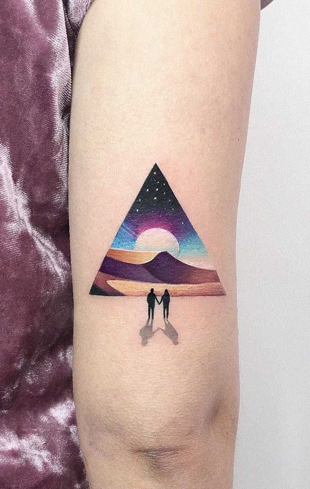Você quer fazer uma tatuagem casal tumblr? Olha que desenho perfeito para isso, mas é bom que os dois estejam de acordo na hora de fazer a tattoo.