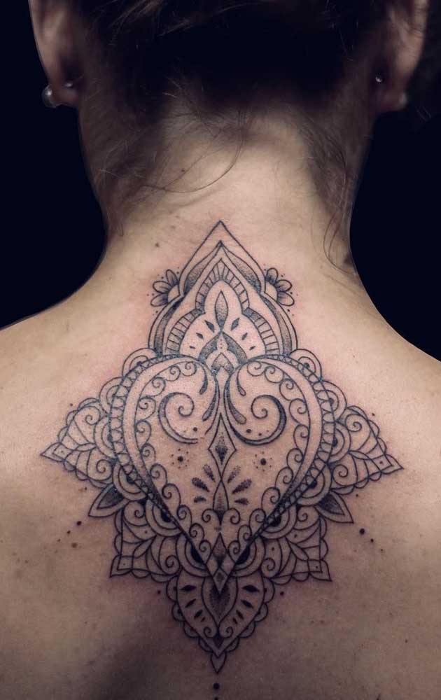 Já sabe o símbolo indiano que você vai fazer como tatuagem nas costas?