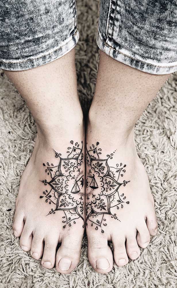 Não faça apenas uma tatuagem, mas duas tattoos em que uma complemente a outra.