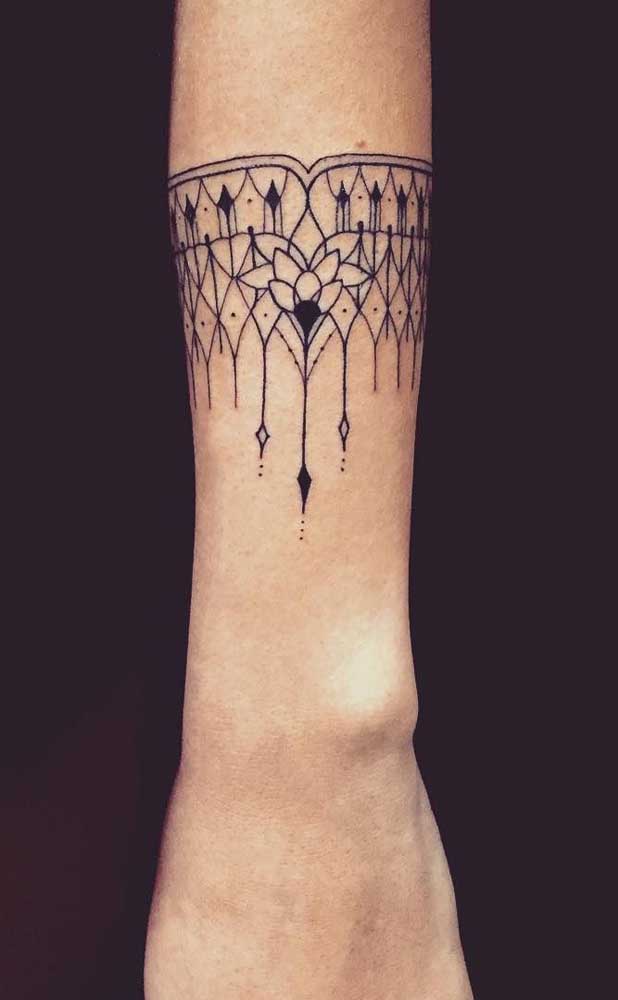 Esse modelo de tatuagem é mais indicado para o braço por conta do efeito da imagem.