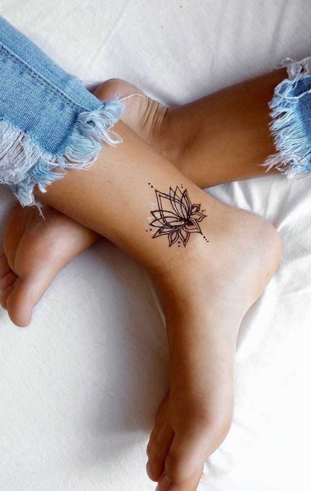 Quer fazer uma tatuagem indiana, mas não quer nada exagerado? Escolha um desenho bem delicado.