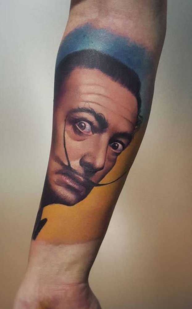 Que tal homenagear seu ídolo com a tatuagem realista?