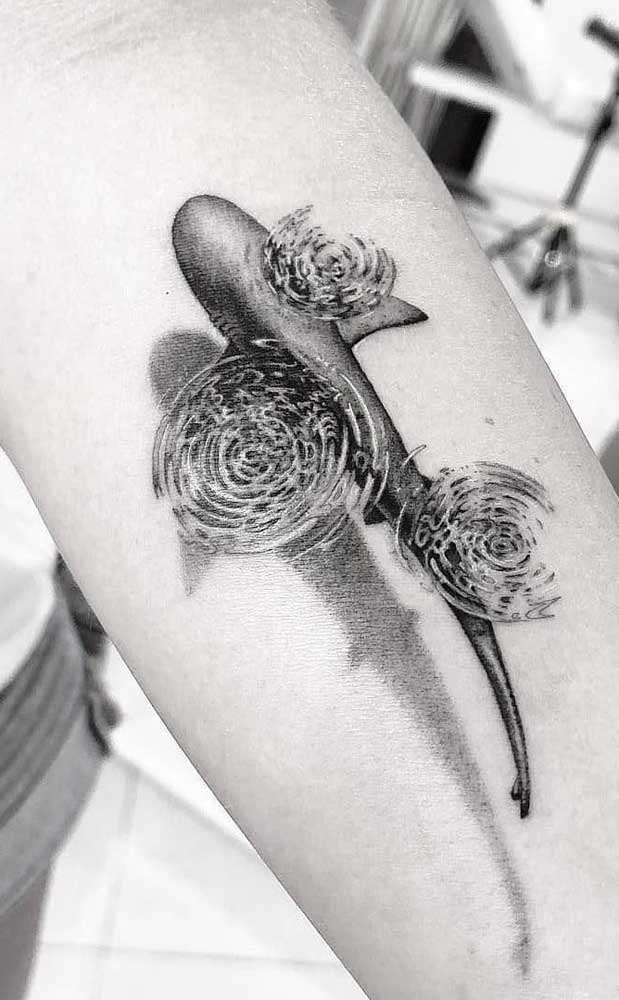 Olha que tatuagem sombreada feminina mais perfeita para inspirar você.