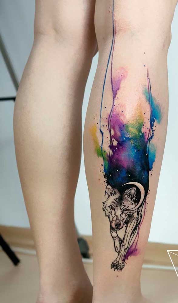 Olha essa tatuagem aquarela lobo incrível.