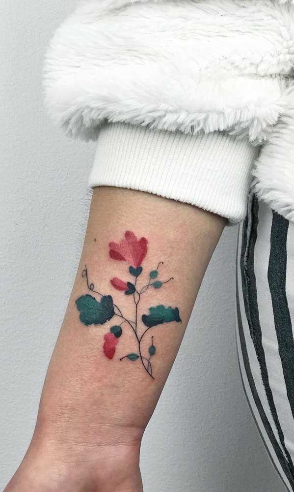 Já pensou em fazer a tatuagem aquarela rosa?