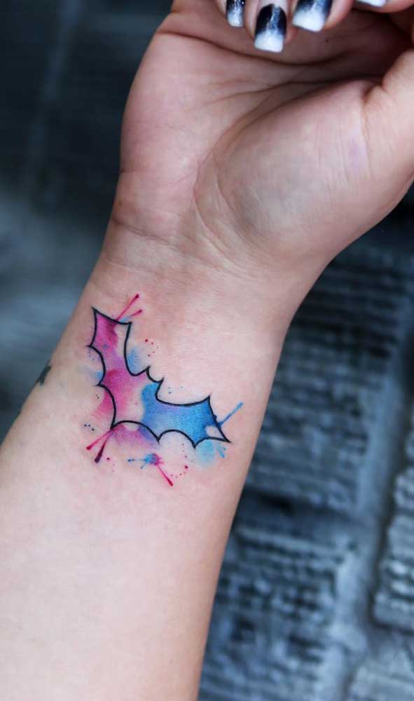 Até um simples morcego pode servir de inspiração para sua tatuagem aquarela.