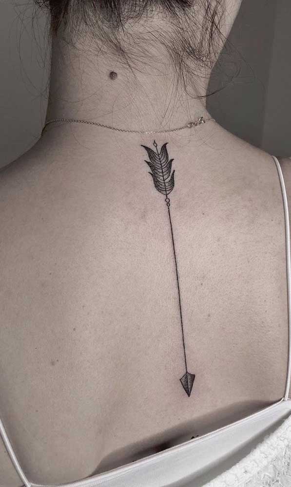 Já sabe qual a direção da sua tatuagem de flecha nas costas?