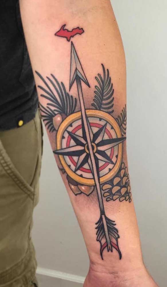 Olha que tattoo perfeita para quem deseja algo mais chamativo no braço.