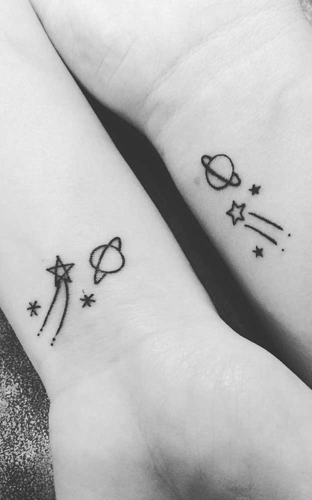 Que tal apostar em símbolos astrológicas na hora de fazer uma tatuagem de irmãs?