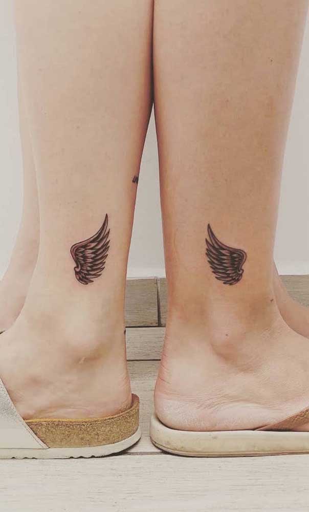 Que tal tatuar as asas de um pássaro?