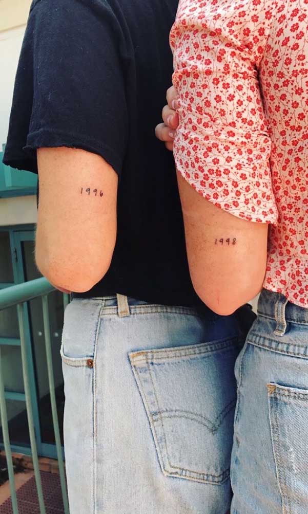 Aproveite a tattoo para eternizar um ano importante para as irmãs.