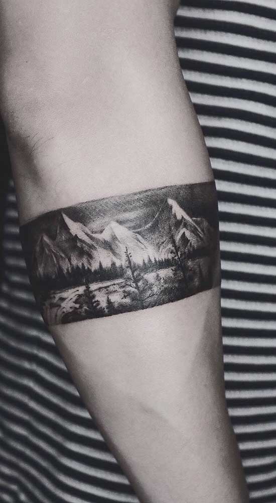 Vale a pena se inspirar em uma fotografia para fazer sua tattoo no estilo bracelete.