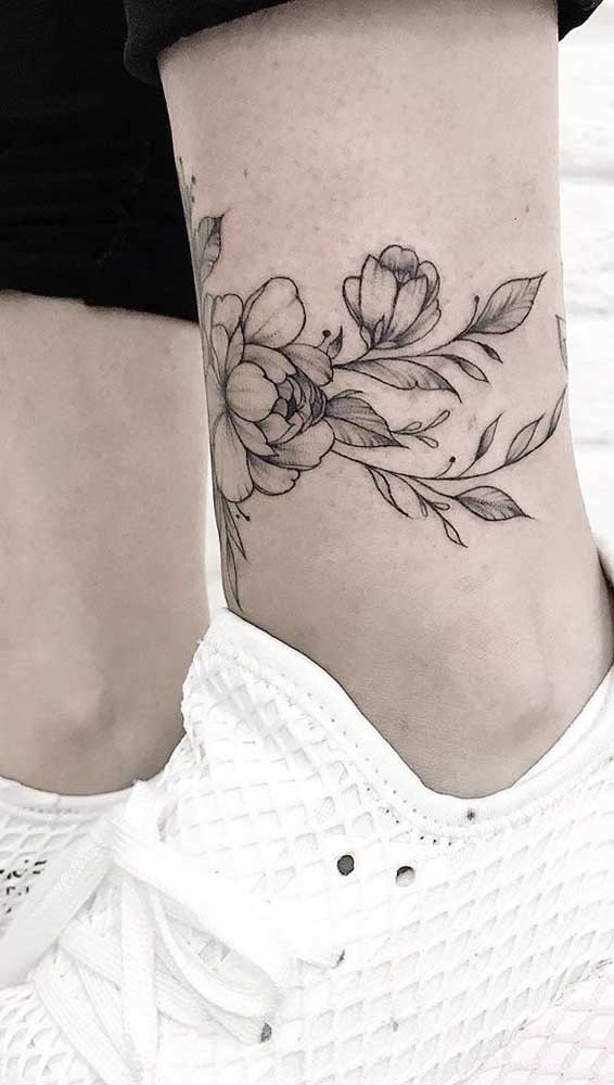 A tatuagem no estilo bracelete também pode ser feita no tornozelo.