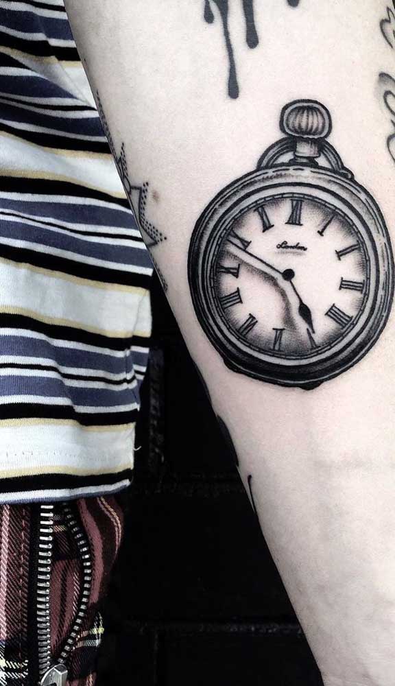 Sabe aquele relógio de estimação? Pode se transformar em uma bela tattoo.