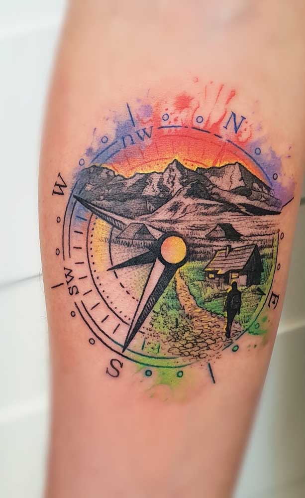 A tatuagem rosa dos ventos aquarela está super em alta.