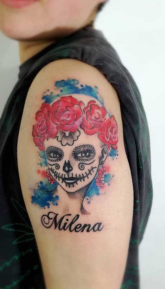 Veja como é possível fazer uma tatuagem catrina feminina no braço.