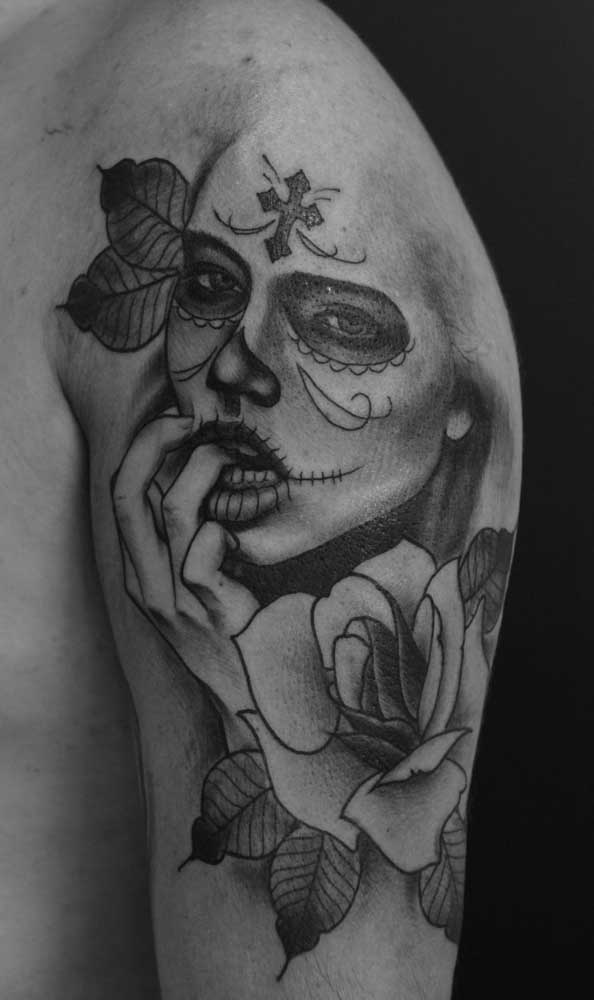 O que acha de fazer uma tatuagem catrina totalmente sensual?