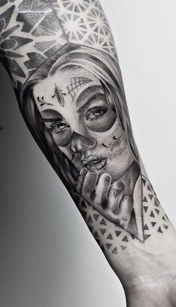 Mas a Catrina fica linda em qualquer tipo de tatuagem.