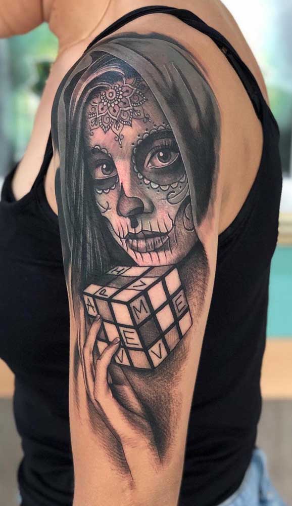 Escolha um desenho da Catrina que combine com o seu estilo de vida na hora de fazer a sua tatuagem.