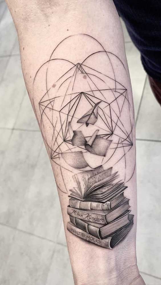 O que vale nesse momento é fazer uma tatuagem de livros que represente você.