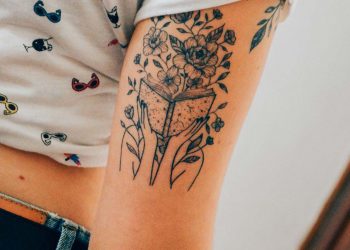 Tatuagem de livros: simbologia, tipos e 60 fotos inspiradoras