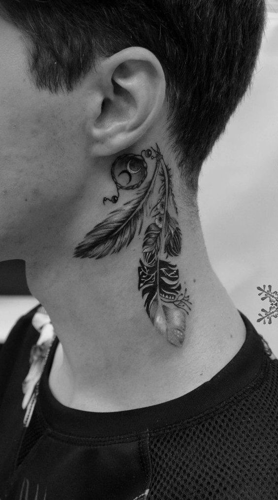 A tattoo pode passar da nuca para o pescoço.