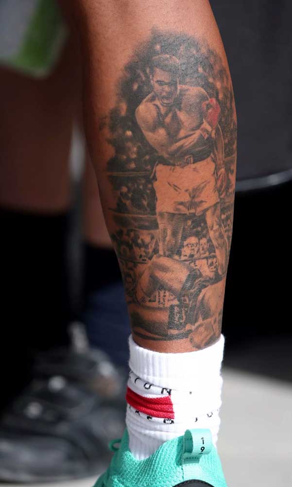 Que tal tatuar alguém que você admira demais?