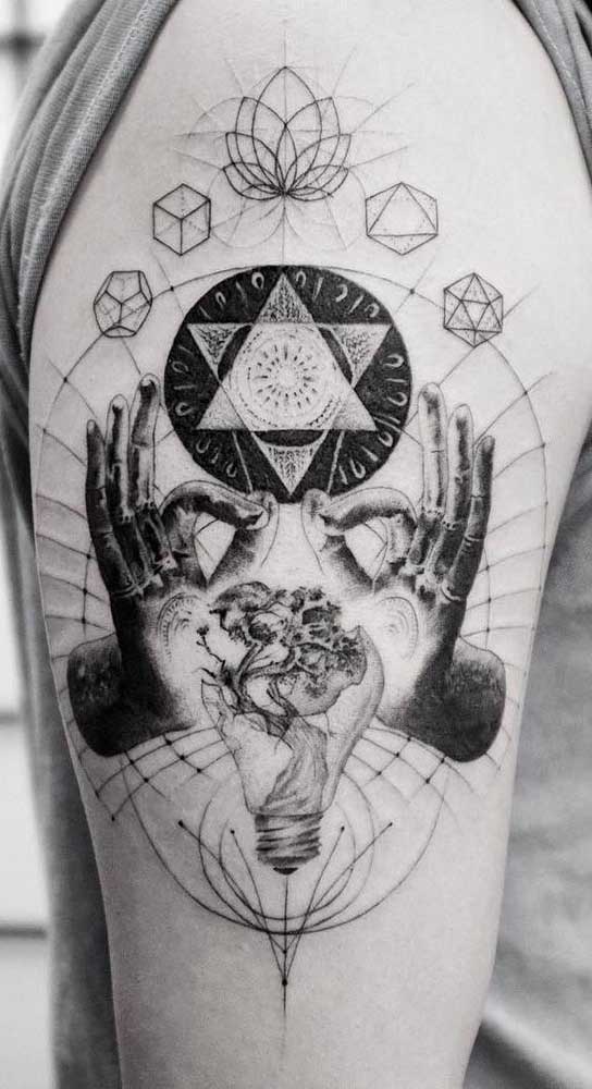 A tatuagem geométrica mandala pode ser feita combinando com outras formas.