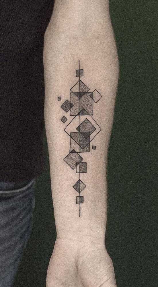 A tatuagem geométrica parece uma bagunça de formas.