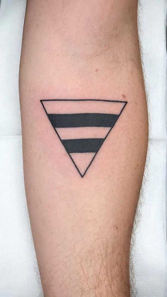 Direcione seu caminho ao fazer a tatuagem geométrica.