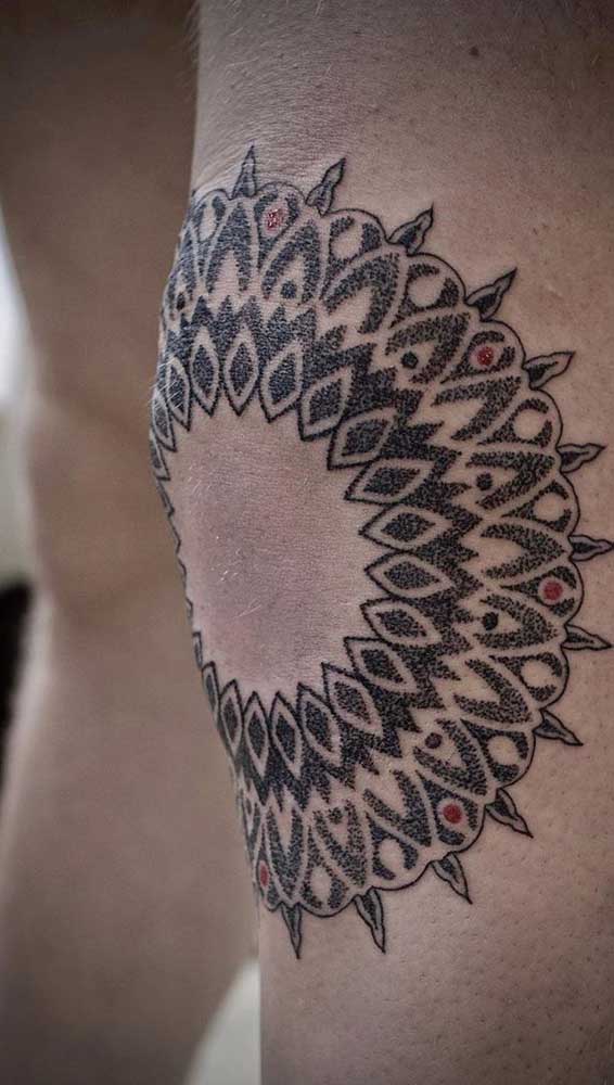Já pensou em fazer uma tatuagem geométrica no joelho?