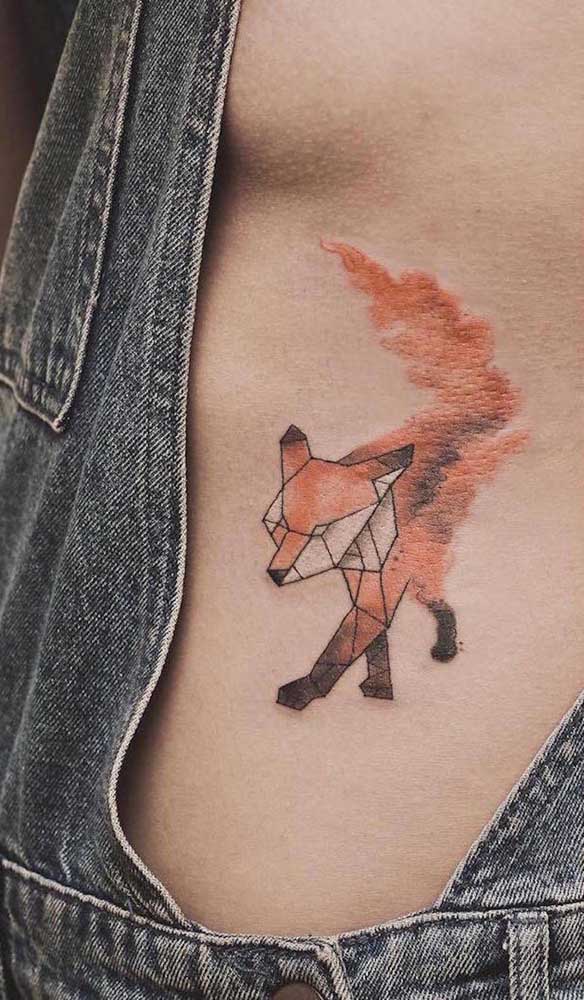 A tatuagem geométrica lobo é uma das mais pedidas quando se fala nesse estilo de tattoo.