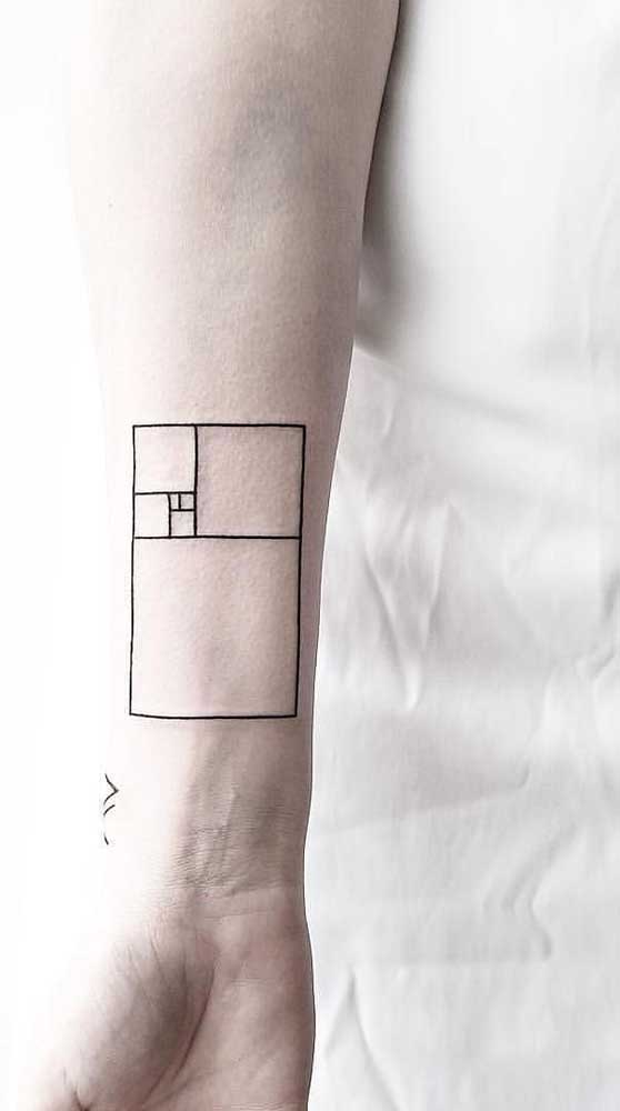 A forma geométrica da sua tattoo deve ter um significado para você.