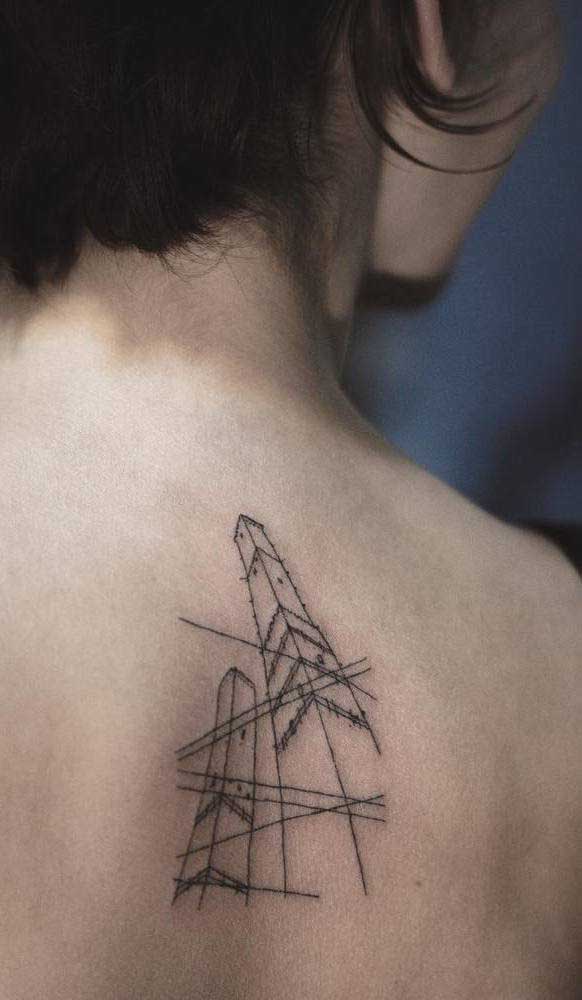 Você pode apostar em figuras mais modernas na hora de fazer a tatuagem geométrica.