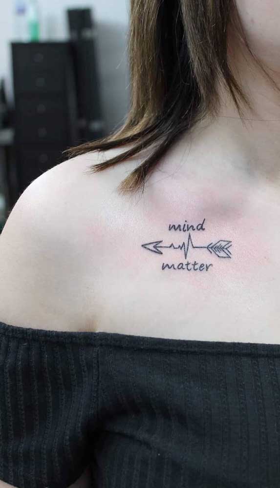 Você pode acrescentar algumas palavras na tatuagem batimento cardíaco.