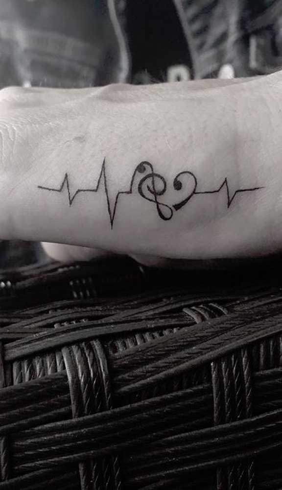 Você já sabe como vai combinar sua tatuagem batimento cardíaco?