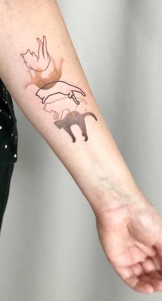 Olha que tatuagem fofa diferente para fazer no braço.