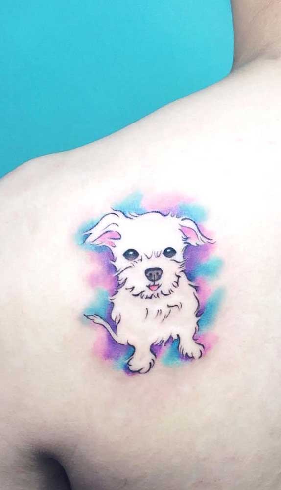 Tatuagem fofa de cachorro encanta qualquer um, ainda mais com um cachorrinho como esse.
