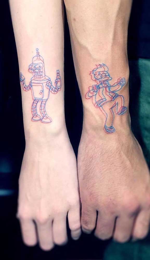 Combine com seu amigo uma tatuagem diferenciada no braço.