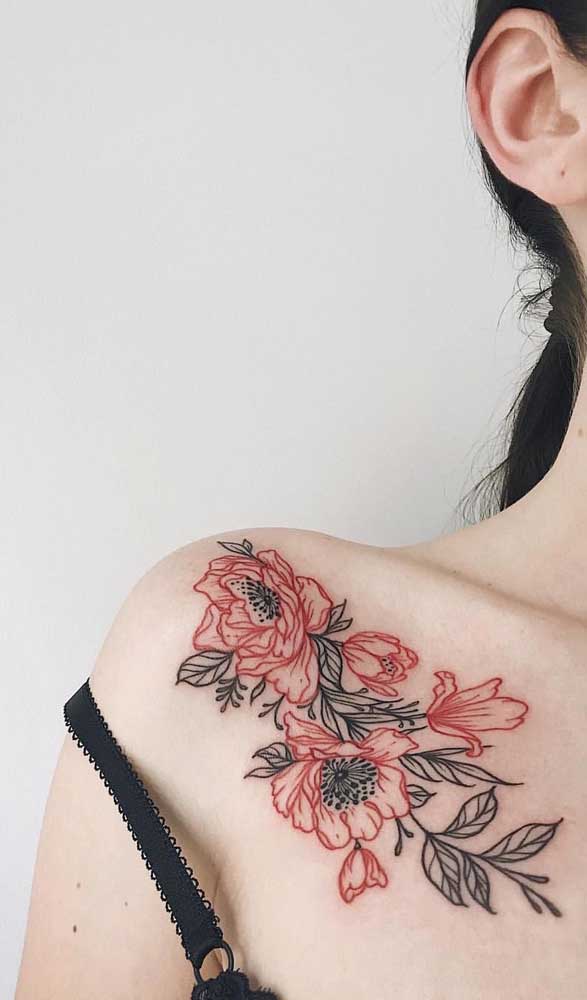 Que tal fazer uma tatuagem fofa feminina no ombro?