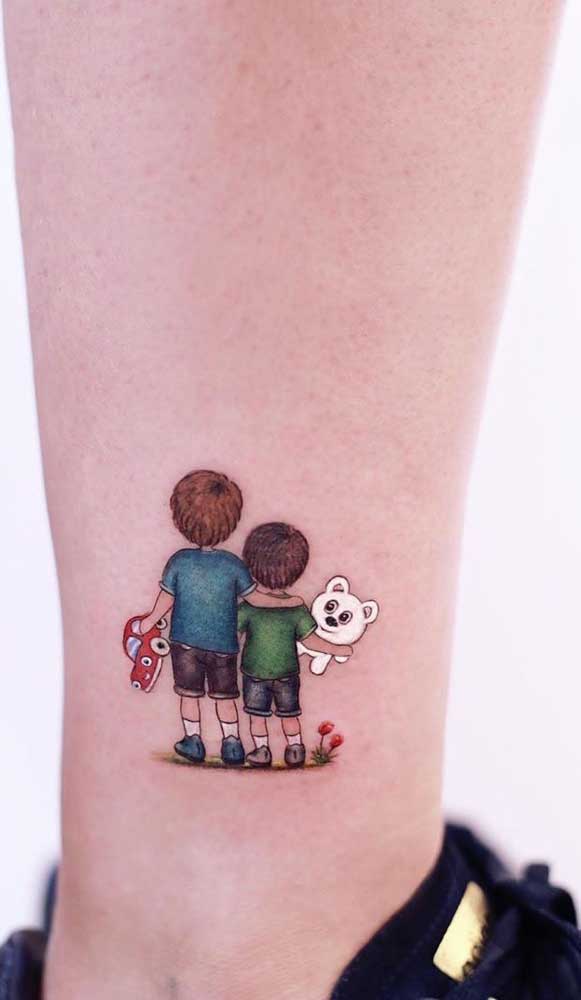 Você já pensou em fazer uma tatuagem fofa com seu irmão? Olha essa ideia incrível.