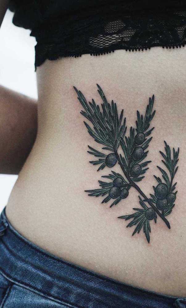 Você pode simplesmente escolher a lateral da barriga para fazer sua tattoo.