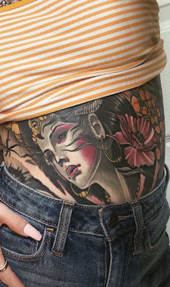 Para quem gosta de tatuar o corpo todo pode se inspirar nessa tattoo.