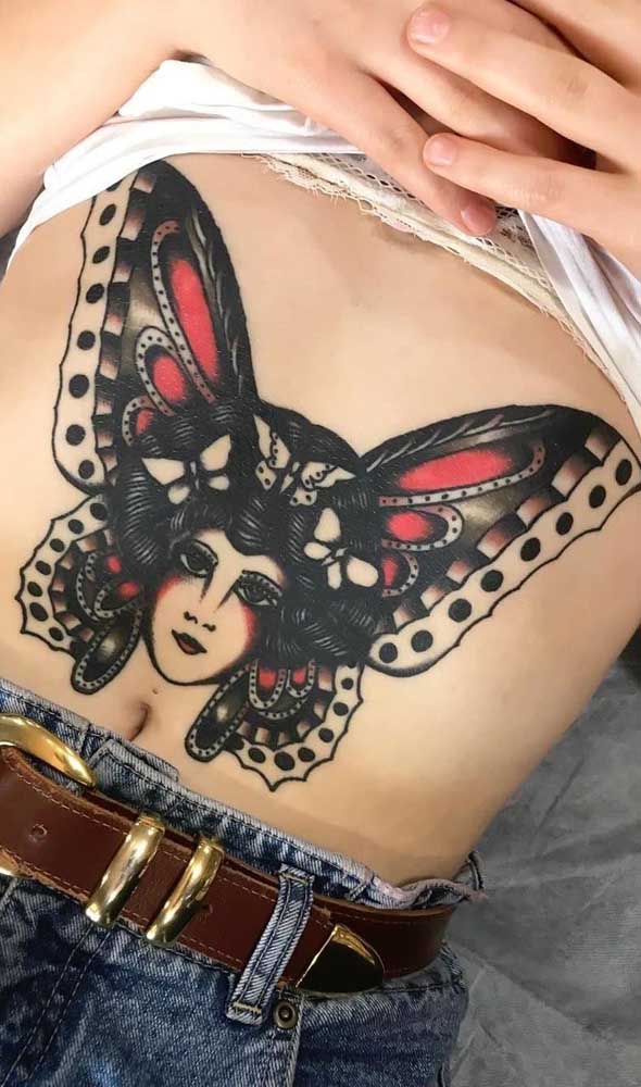 Ao optar por uma tattoo colorida na barriga saiba que as cores permanecem bastante tempo inalteradas.