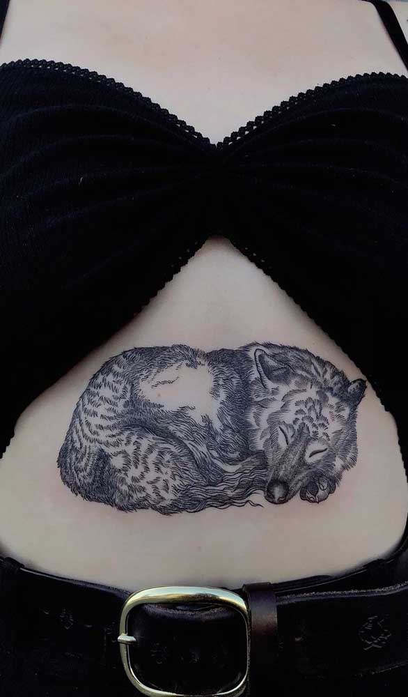 A barriga é uma boa região para fazer uma tattoo fofa como essa.